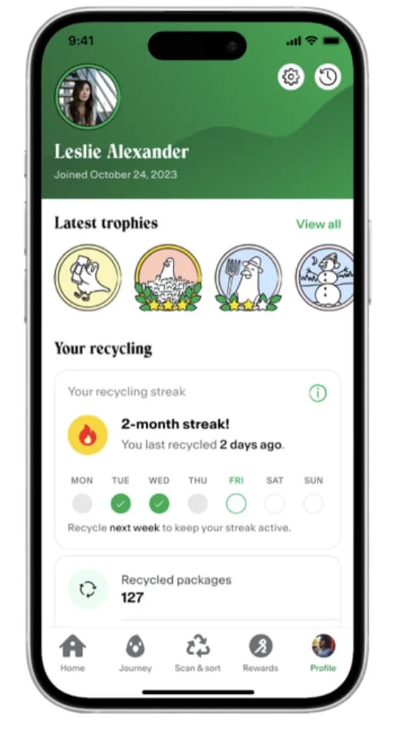 Shopper receiving instant cashback for recycling shipping packaging in the Bower app